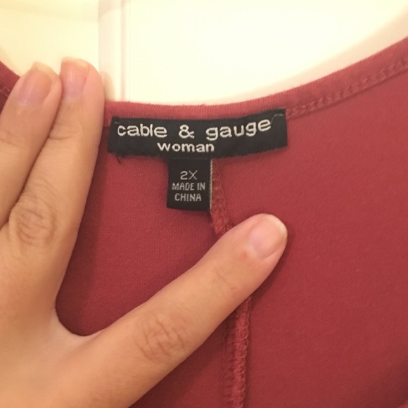 Lovely cold shoulder shirt - Picture 3 of 4